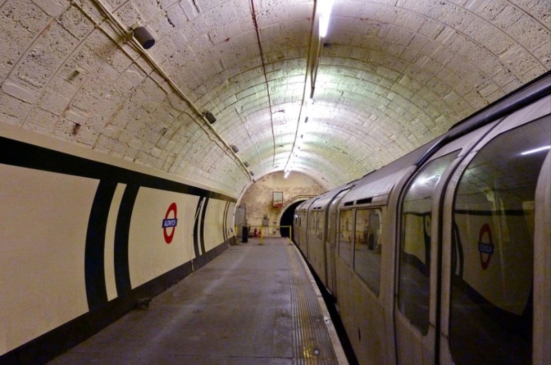 stancii-prizraki londonskogo metro