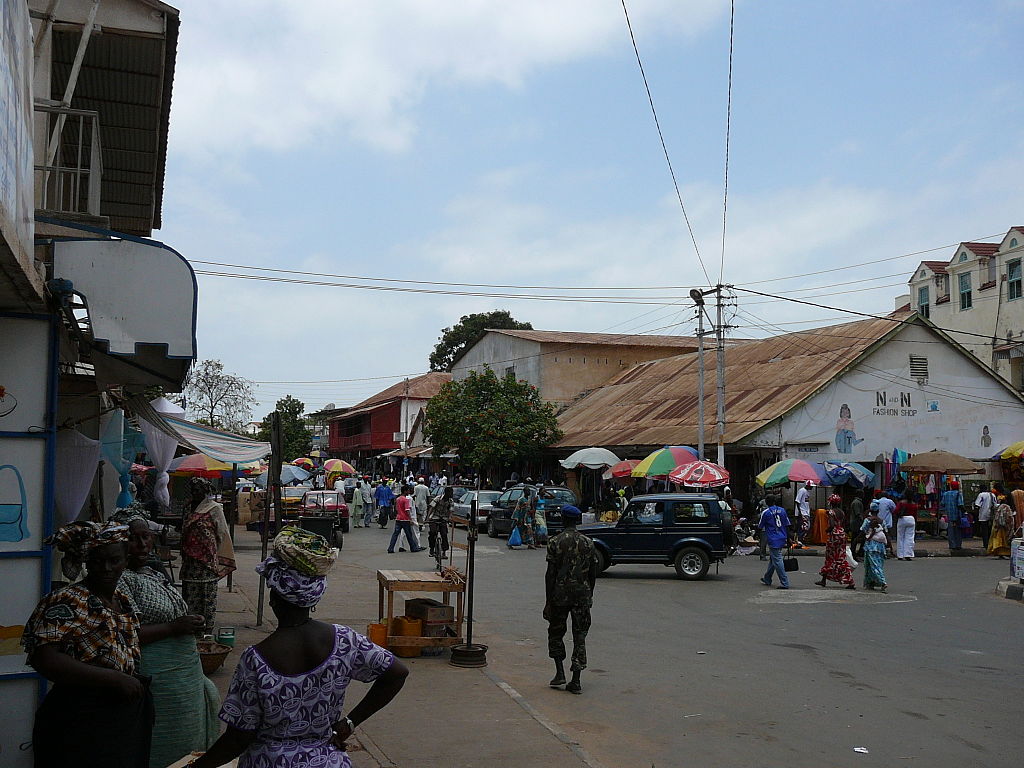 Уличный рынок в Банжуле