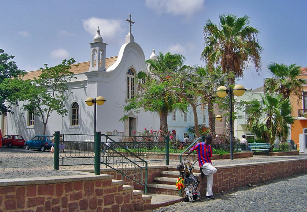 Церковь Богородицы Девы Марии в Минделу