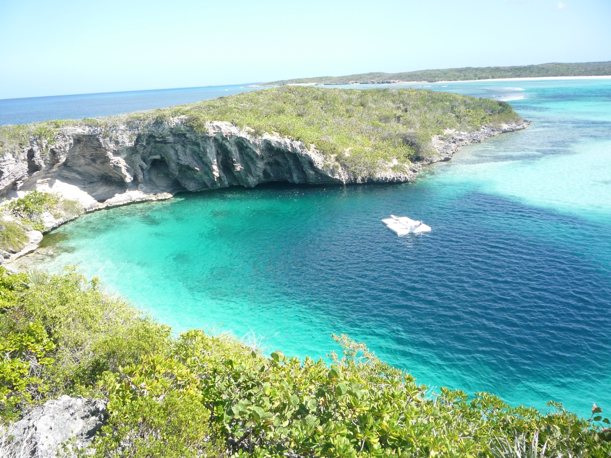 Dean’s Blue Hole, голубая дыра на Багамских островах