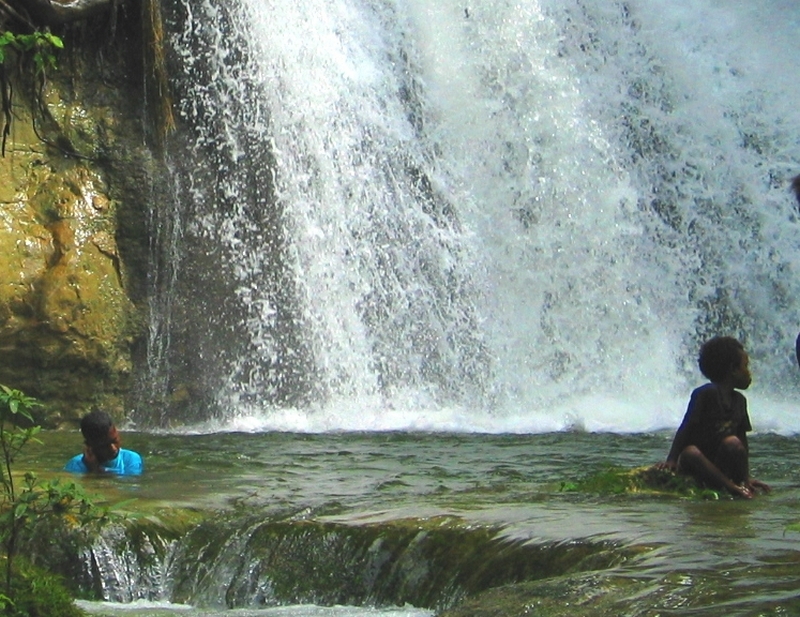 Водопады в Новой Гвинеи