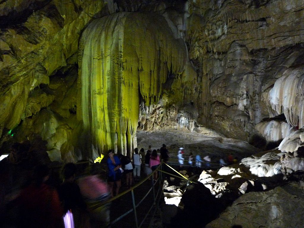 Каменный водопад, Новоафонская пещера