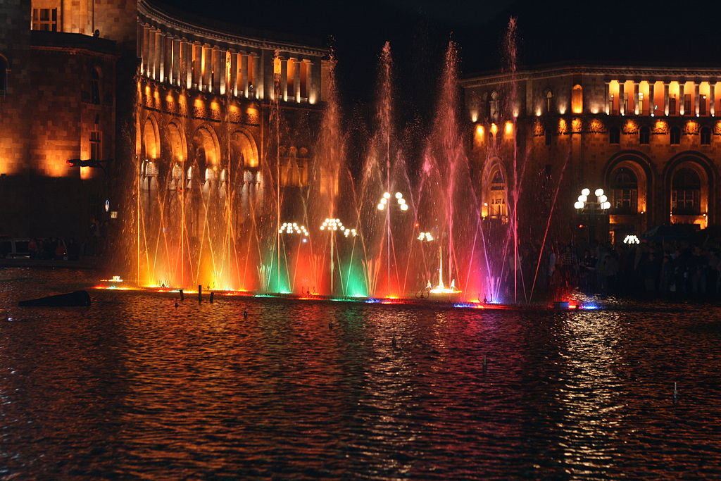 Танцующий фонтан на Площади Республики