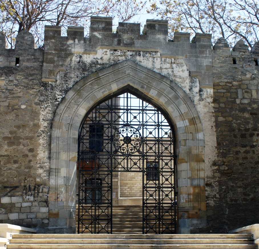 Ворота Старого города, выходящие на улицу Истиглалият