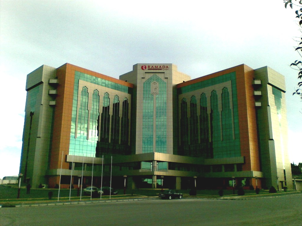 Пятизвездочный отель Ramada Plaza в Гяндже