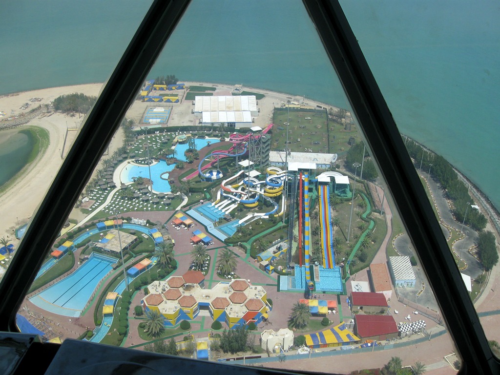 Вид на аквапарк с Башни Эль-Кувейта