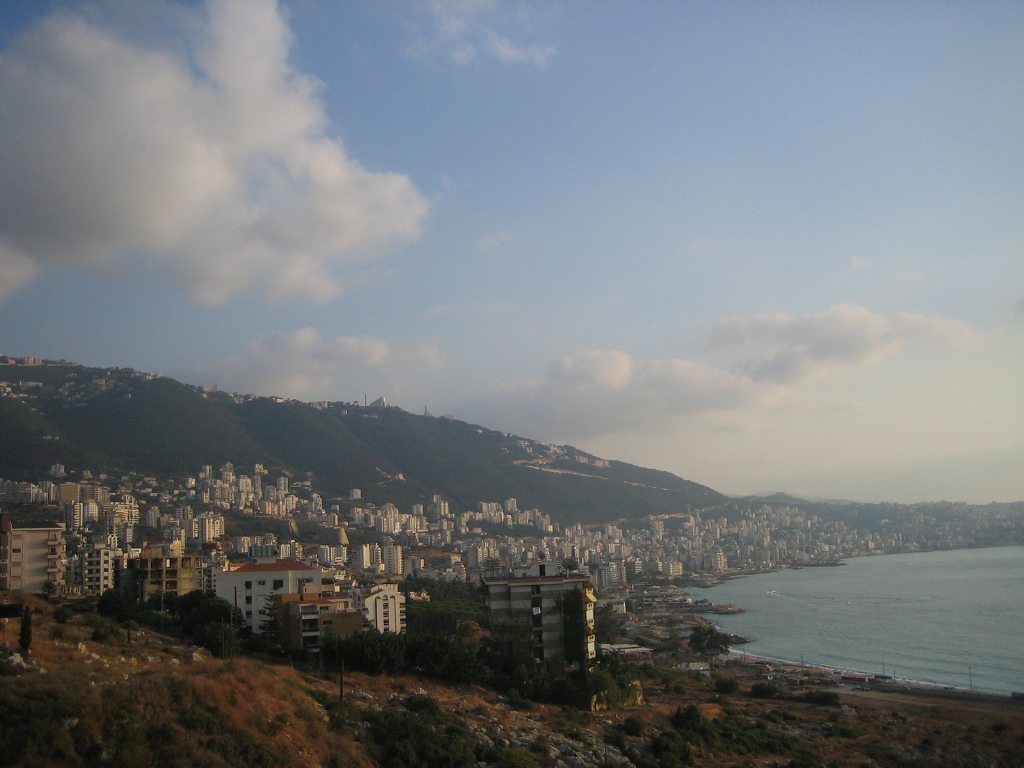 Вид на пляжи бухты Джуния в Ливане