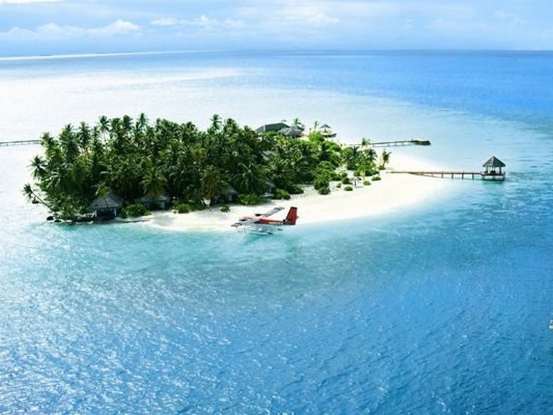Один из островов атолла Фаафу с высоты птичьего полета