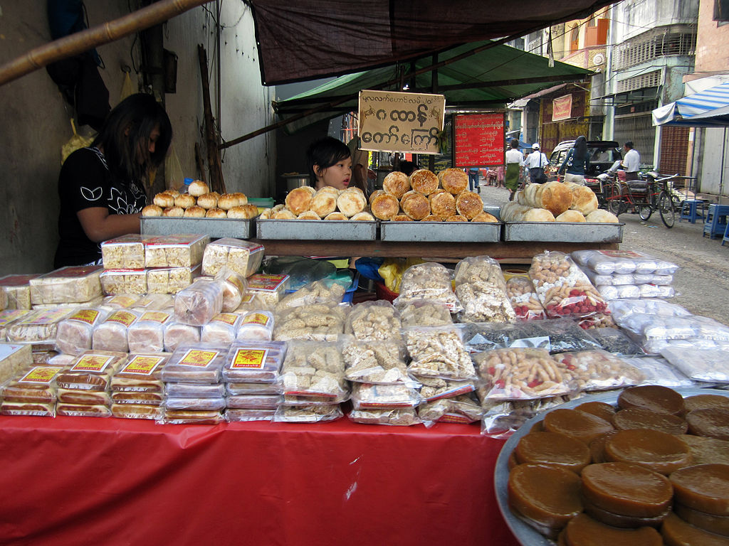 Торговля сладостями, Янгон