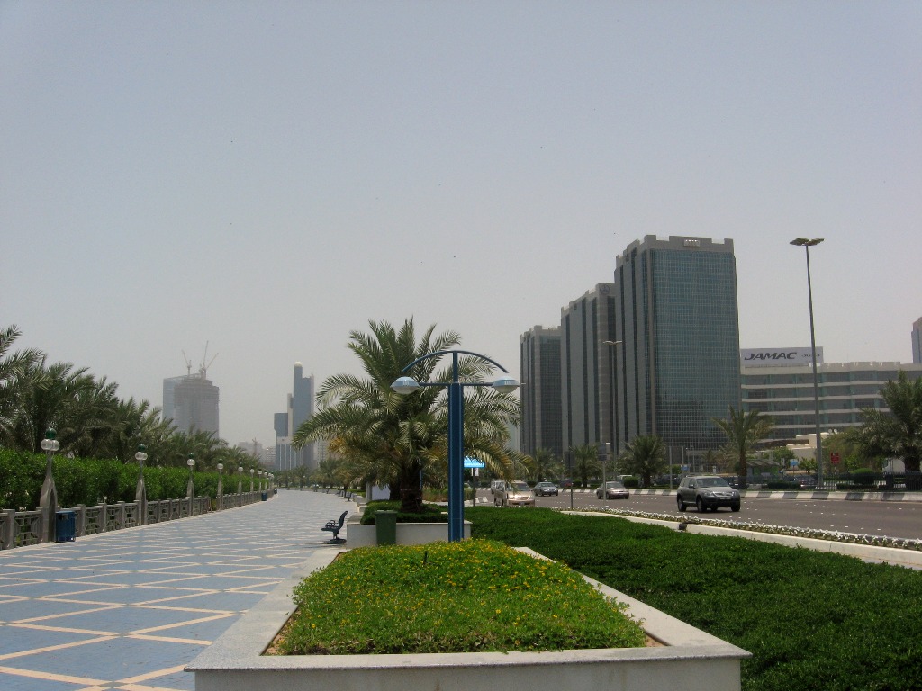 Набережная Corniche Road в Абу-Даби