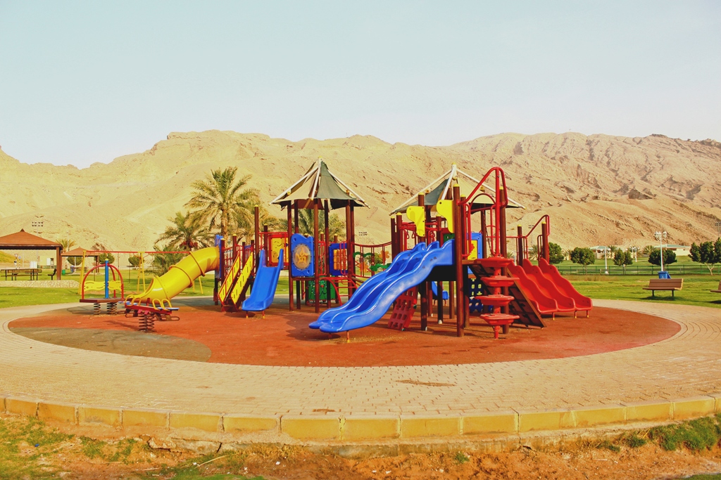 Десткая площадка в общественном парке Аль-Айна
