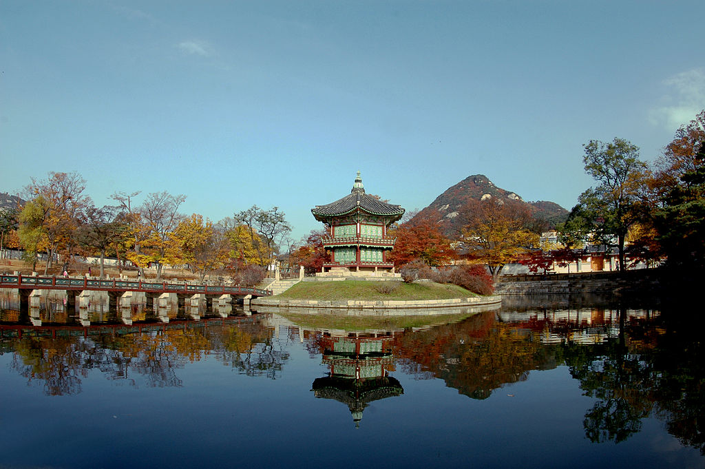 Дворец Hyangwonjeong в Сеуле