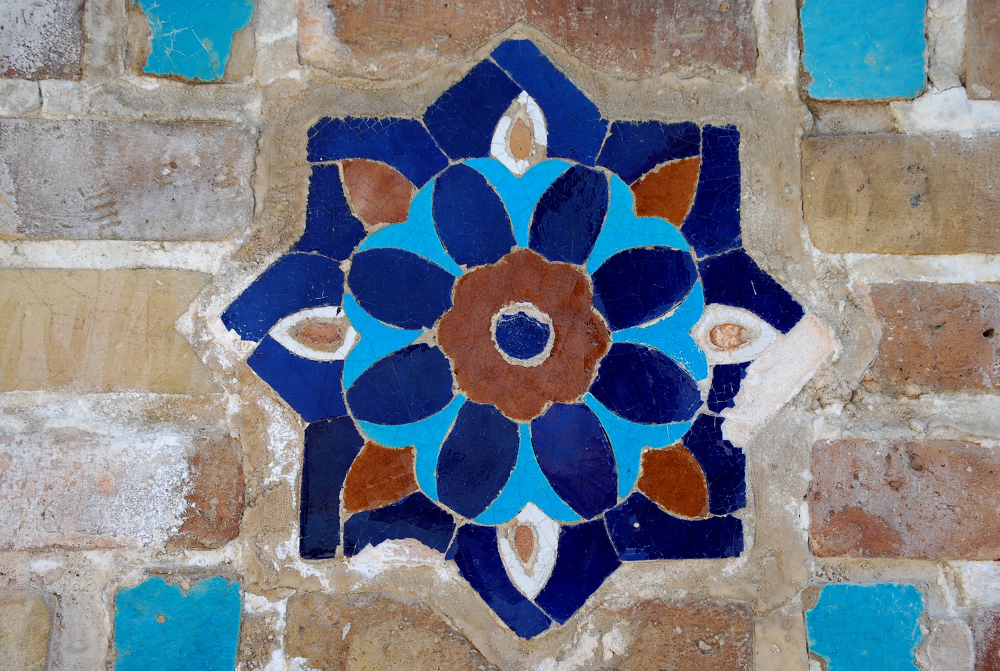 Узбекская мозаика на стенах древней Бухары