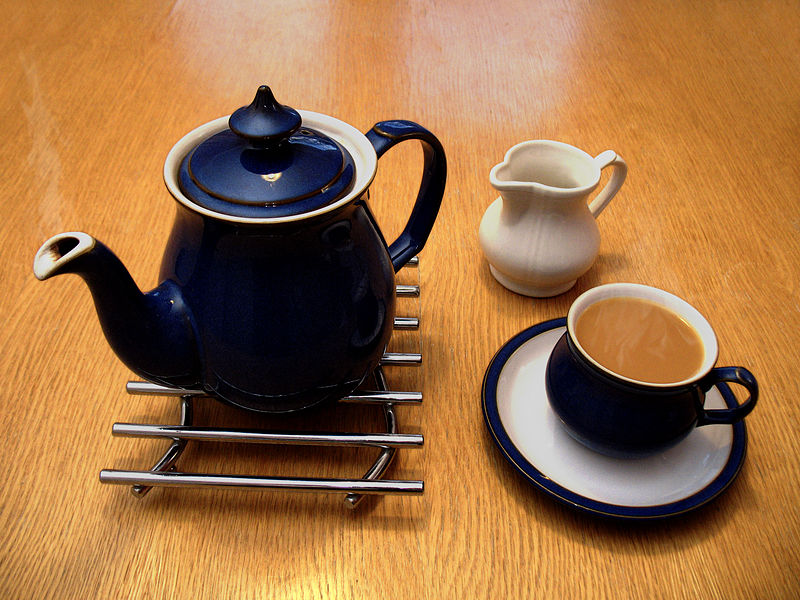 Английский молочный чай с ромом