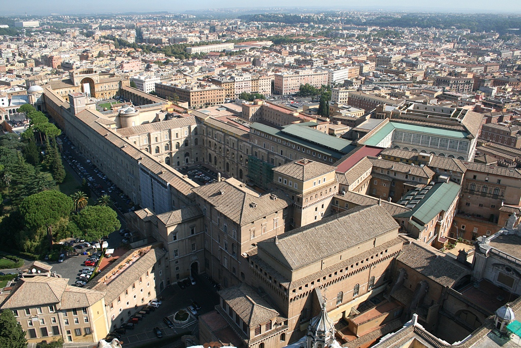 Вид на Бельведерский дворец в Ватикане