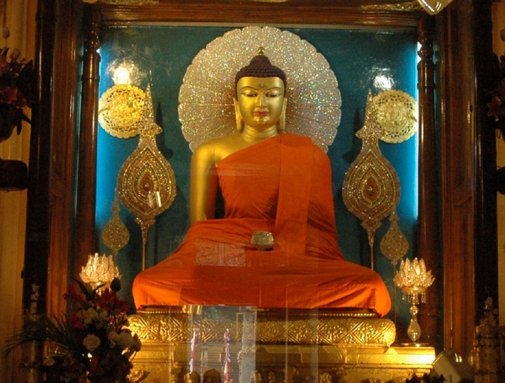 Статуя в храме Махабодхи