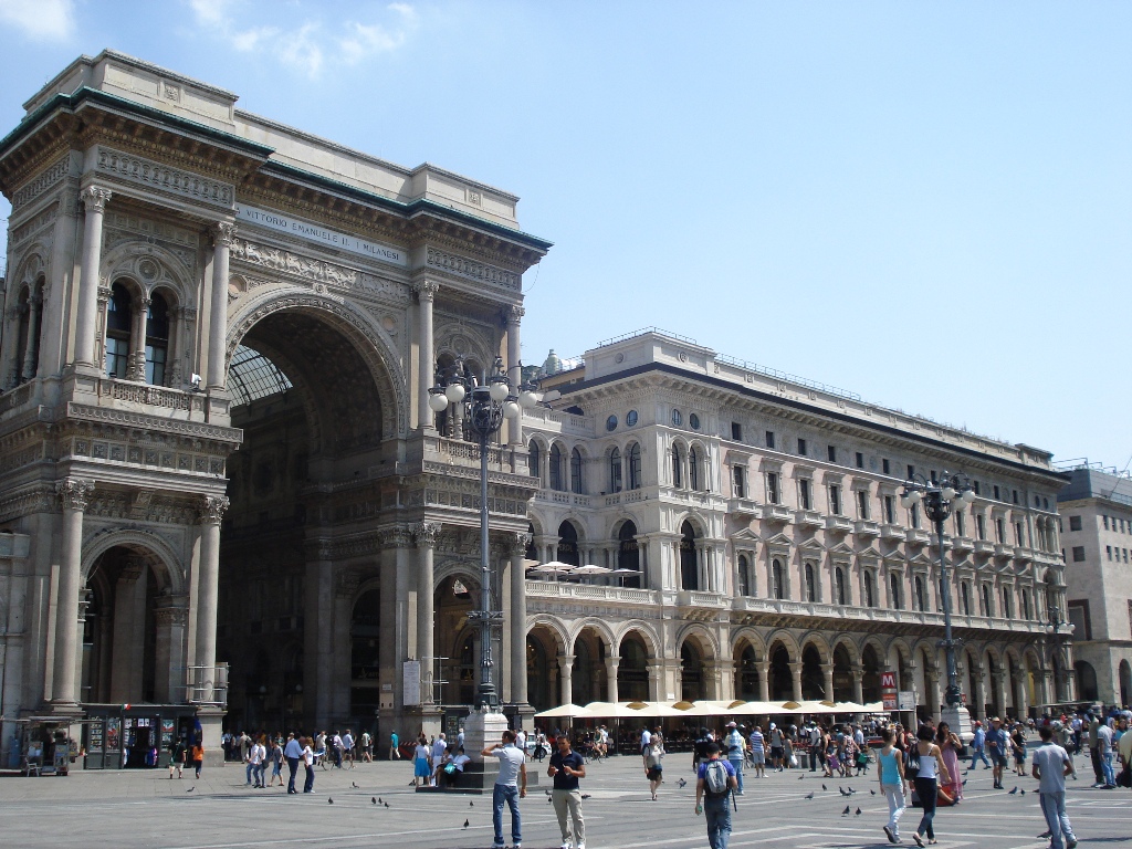 Туристы в Милане
