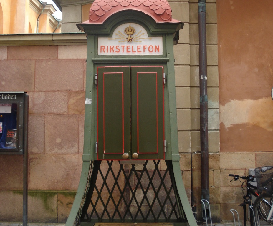 Телефонная будка в Стокгольме