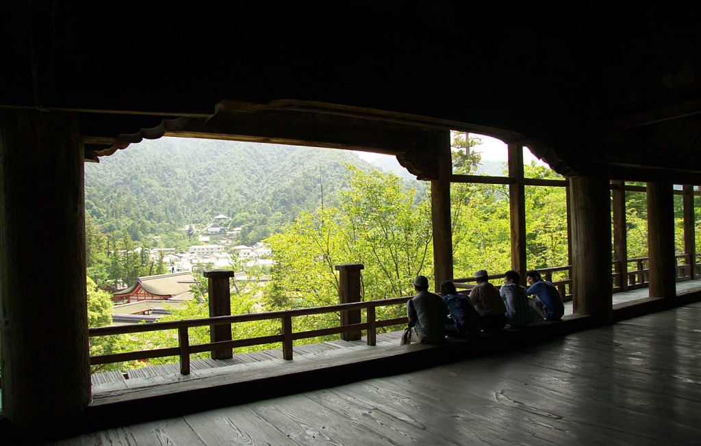 Вид из Сэндзёкаку Тоётоми Хидэёси на святилище Ицукусимы Тайра-но Киёмори