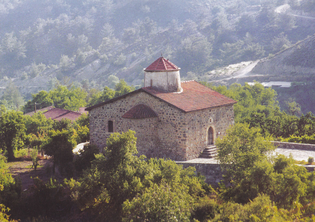 Церковь в местной деревне