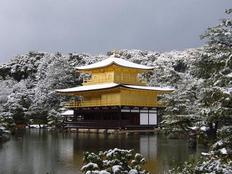 Храм Кинкаку-дзи (Золотой павильон) в Киото