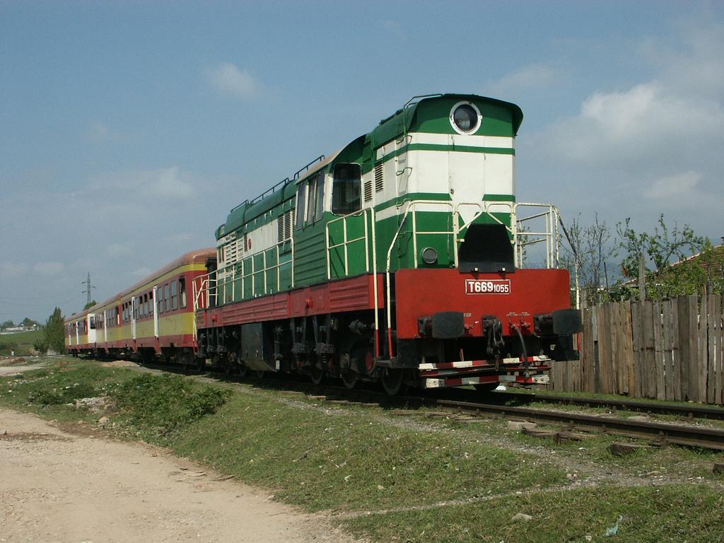 Поезд в Албании