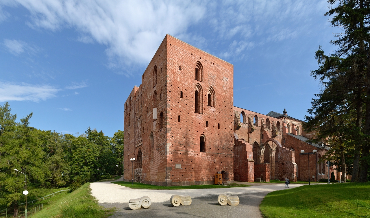 Руины собора в Тарту