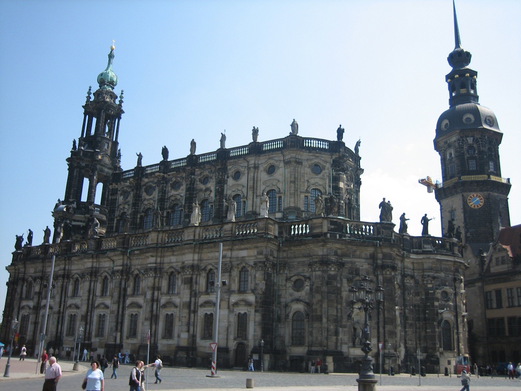 Церковь Хофкирхе в Дрездене