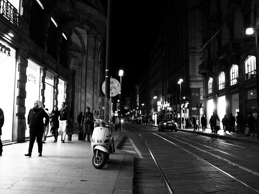 Милан ночью