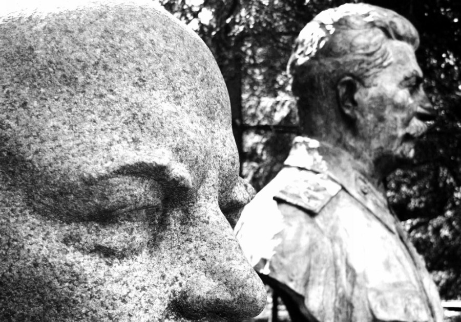 памятник Ленину и Сталину