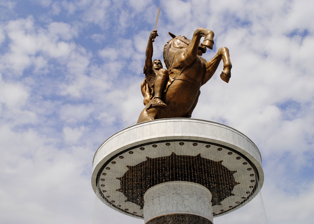 Памятник великому греческому полководцу Александру Македонскому