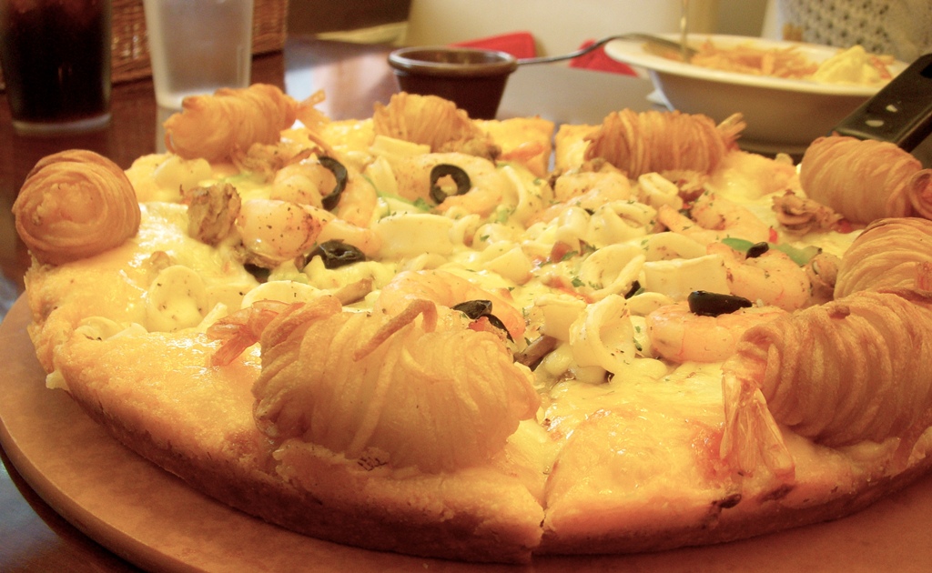 Пицца с морепродуктами в ресторане Слима