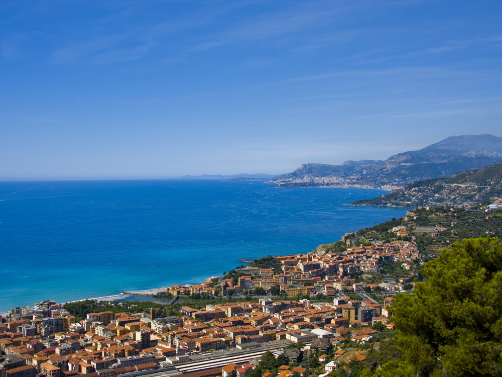 Лазурный берег, Франция и Монако в фоновом режиме, вид с Вентимилья, Италия