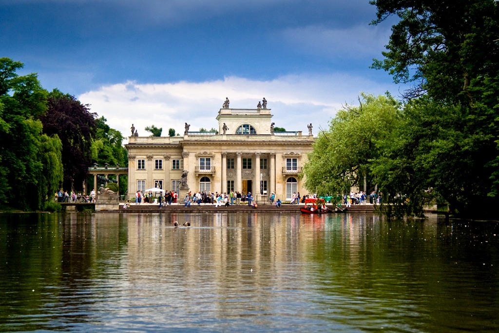 дворец на воде в парке Лазенки