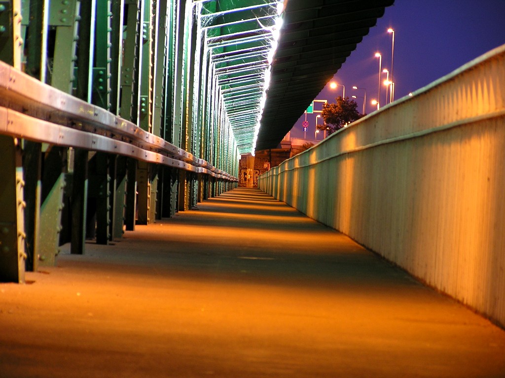 ночной мост Gdanski в Варшаве