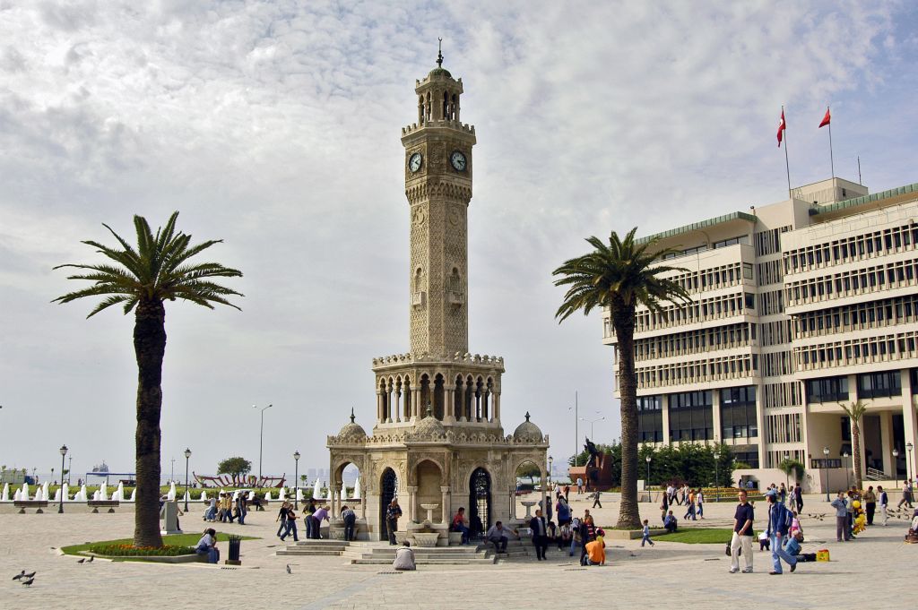 Башня с часами в Измире