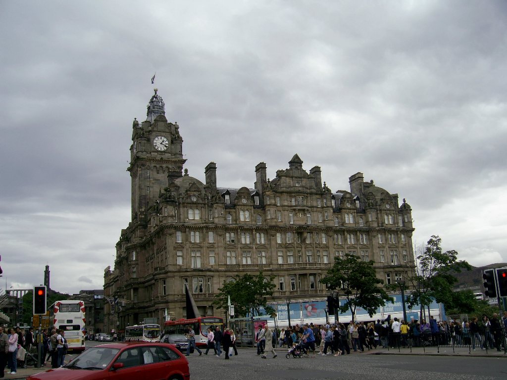 Отель Balmoral в Эдинбурге