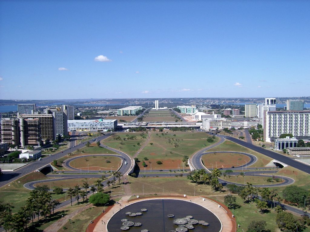 Бразилиа, центральная развязка, комплекс зданий федерального правительства — вид с телебашни
