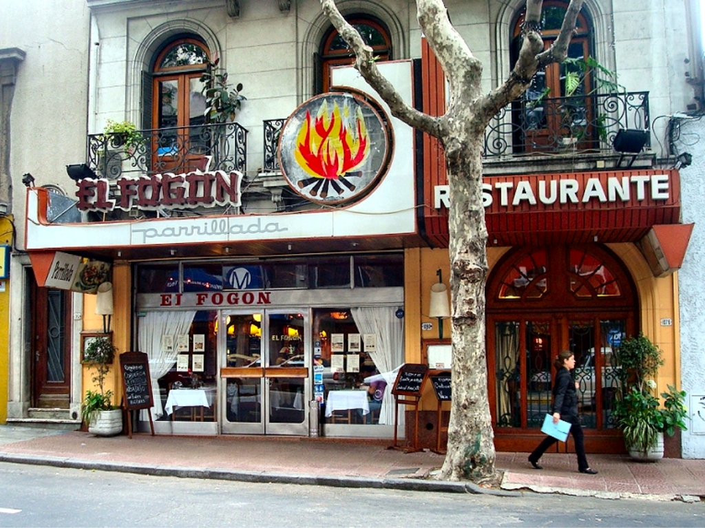 Один из ресторанов в Монтевидео