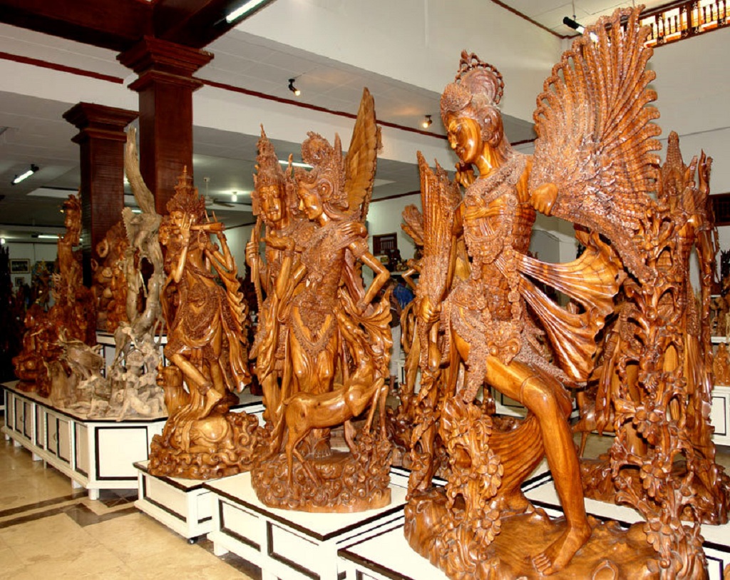 Индонезийские деревянные фигуры