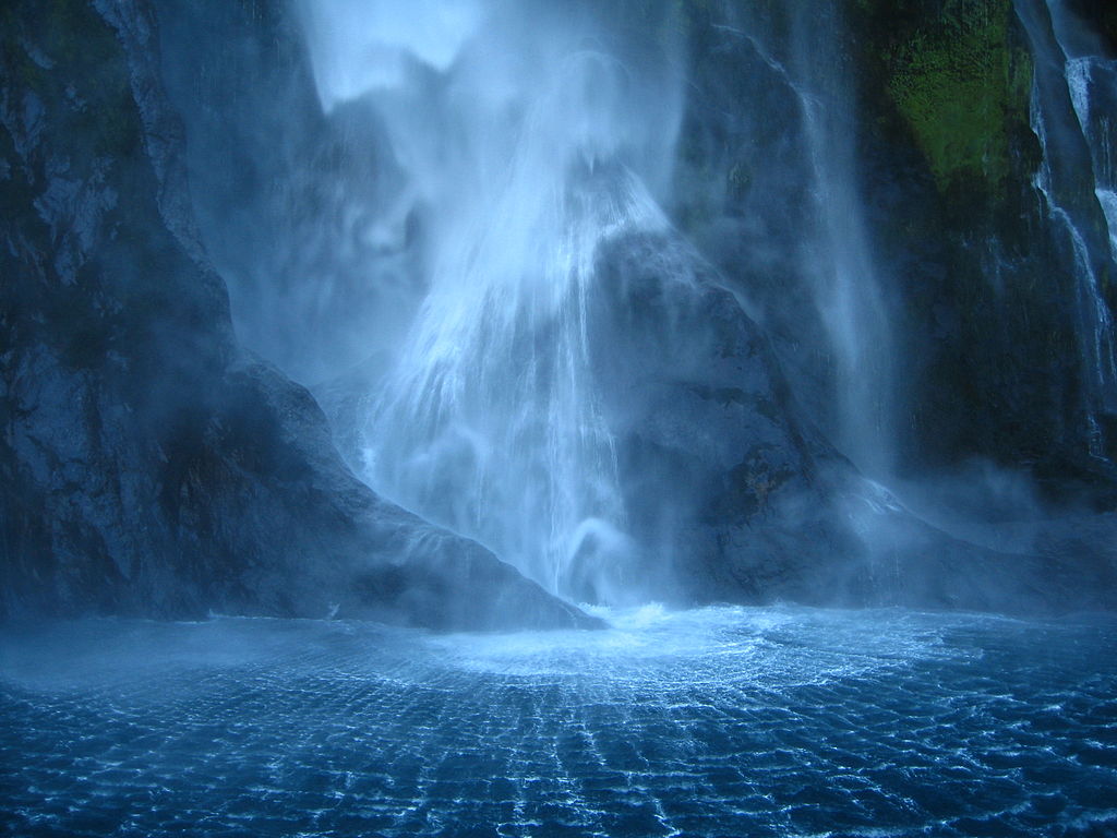 Водопады на Милфорд-Саунд