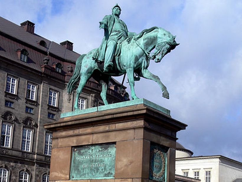 Памятник королю Фредерику VII