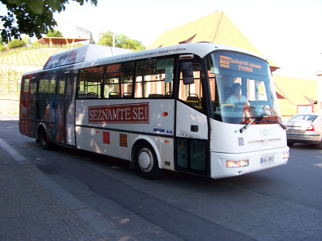 Автобус Пражского зоопарка