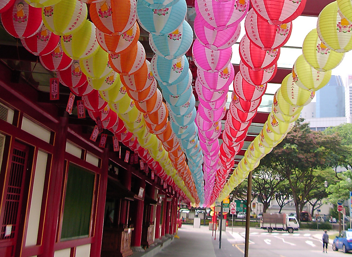Украшенные ко Дню рождения Будды улицы Сеула