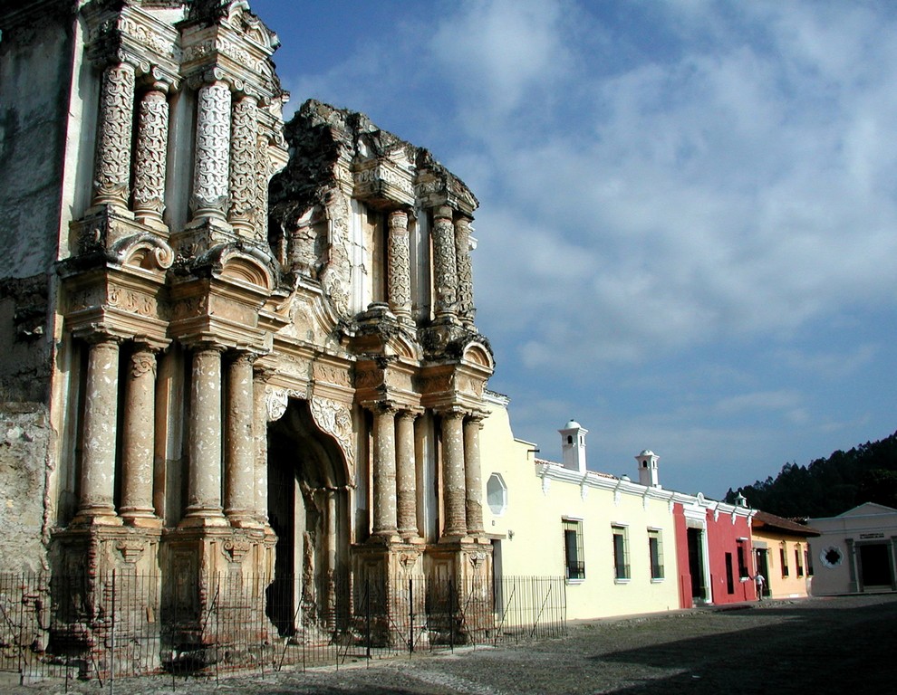 Старинные постройки Гватемалы