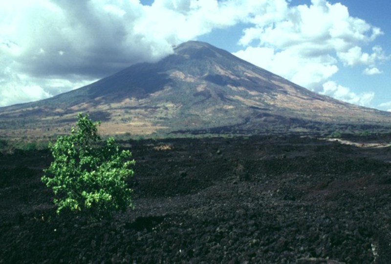 Вулкан Чапаррастик в Сан-Мигеле