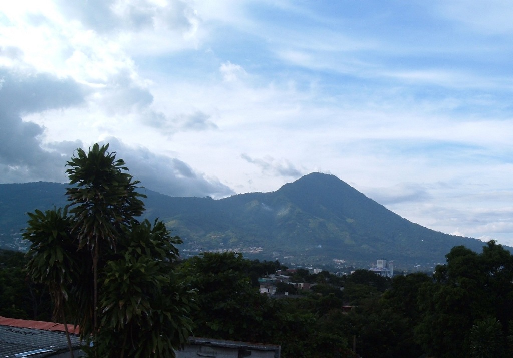 Вид на вулкан
