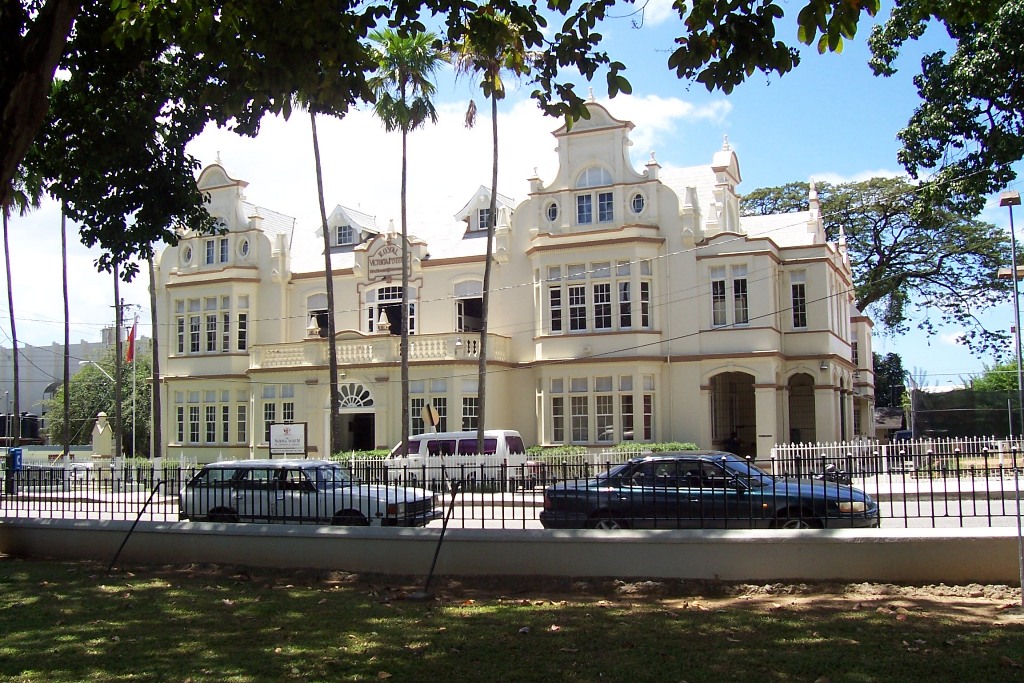 Вид на Национальный музей Тринидада и Тобаго в Порт-оф-Спейне