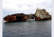 Для строительства рифа в Португалии затопили 2 корабля