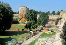 Реставрация крепости в Изборске под угрозой срыва